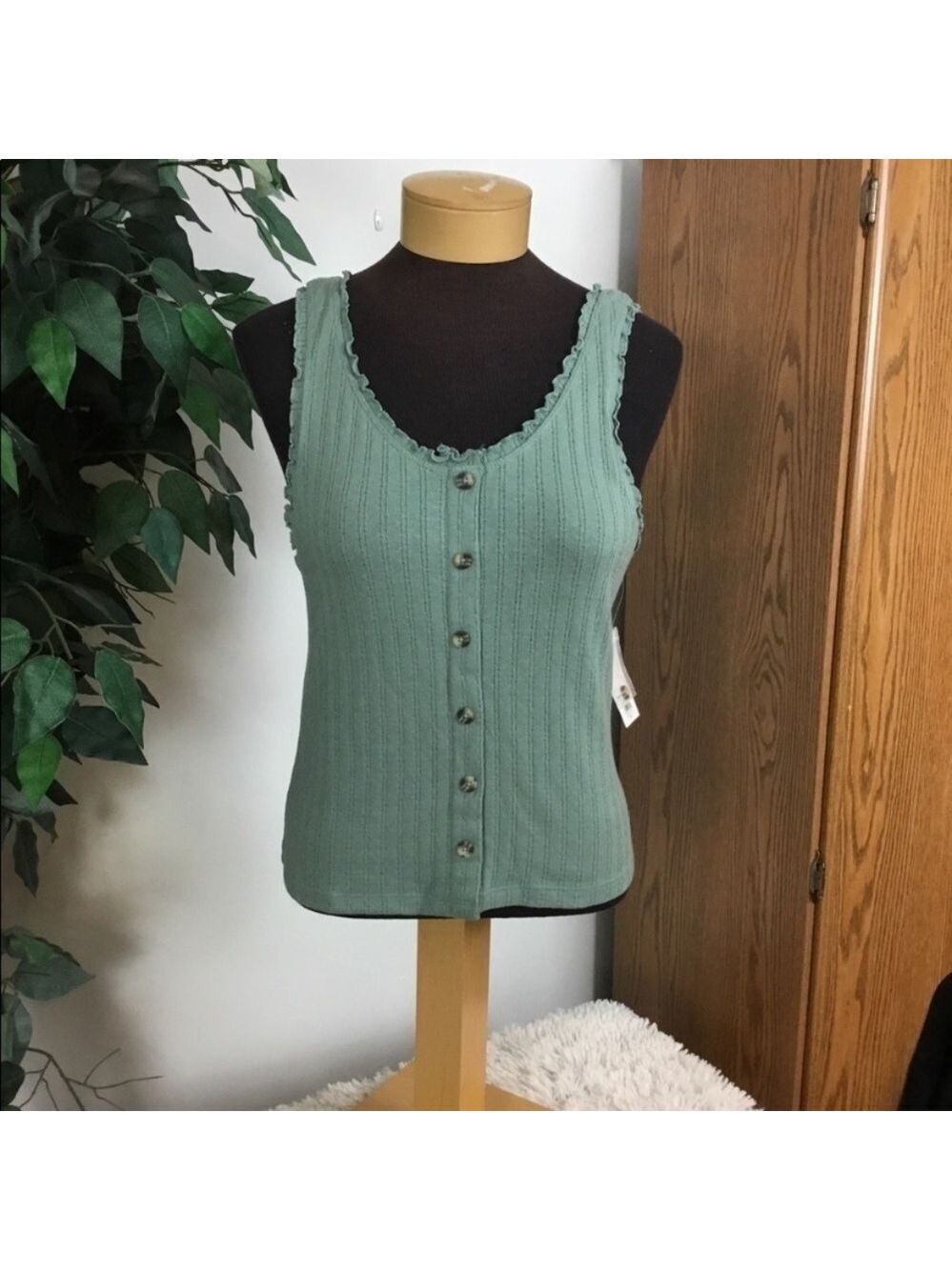 SO button down sleeveless tank Woman’s Junior’s size XL green scoop neck - Picture 1 of 14